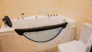 Отель JB hotel Нур-Султан Люкс с кроватью размера «king-size»-10