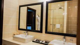 Отель JB hotel Нур-Султан Люкс с кроватью размера «king-size»-11