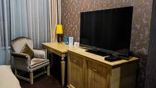 Отель JB hotel Нур-Султан Люкс с кроватью размера «king-size»-8